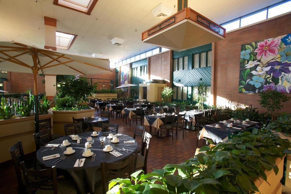 The Glenmore & Convention Centre Hotel