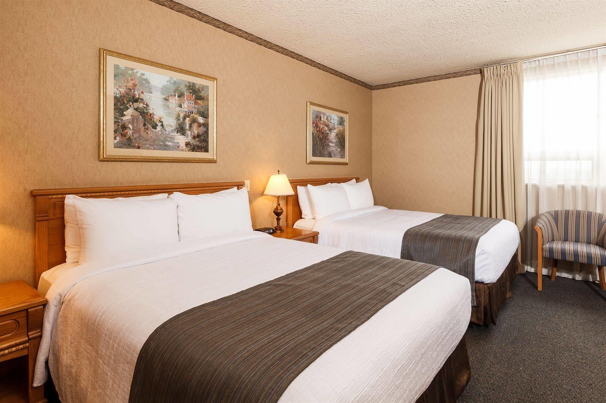 The Glenmore & Convention Centre Hotel