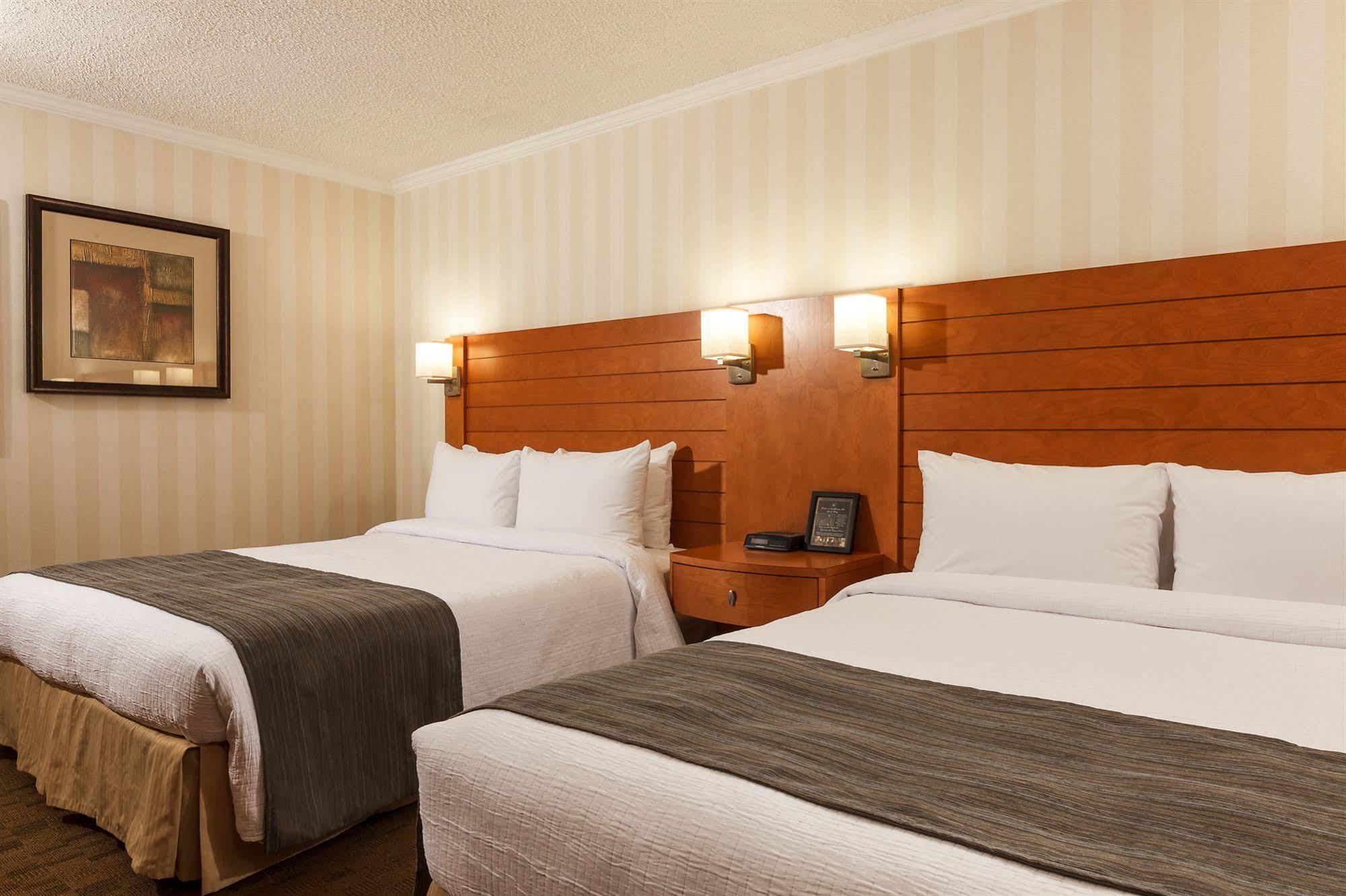 Hotel The Glenmore & Convention Centre Calgary